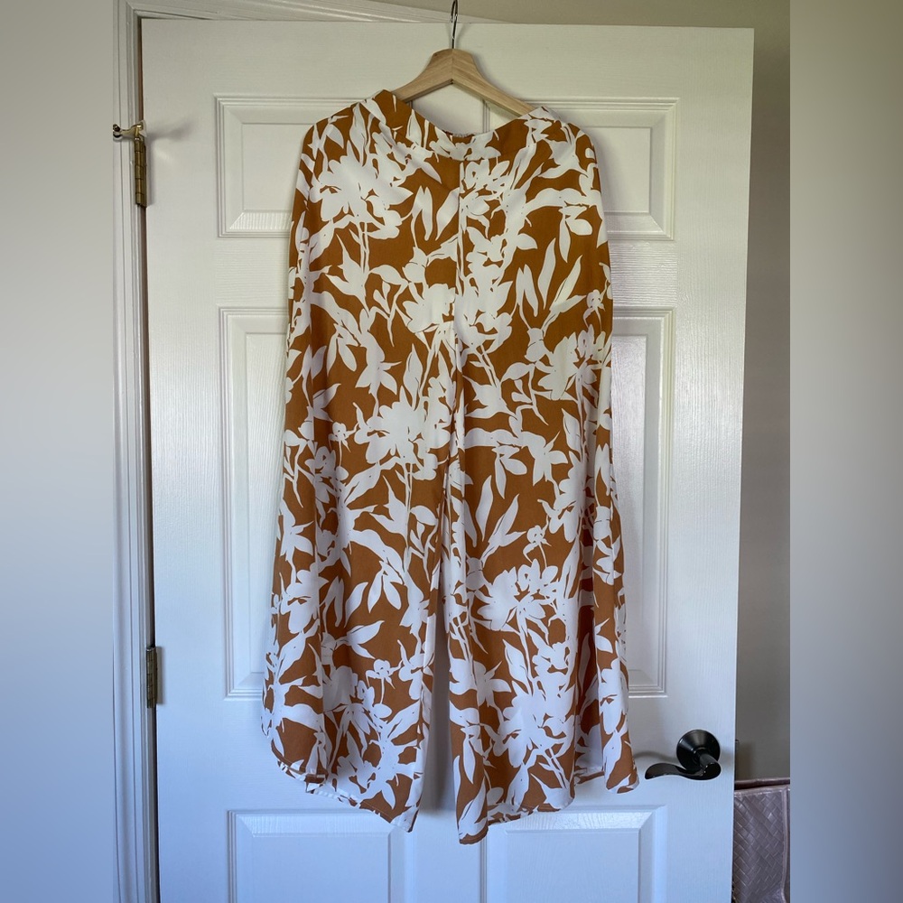Floral Brown and White Cape Xs